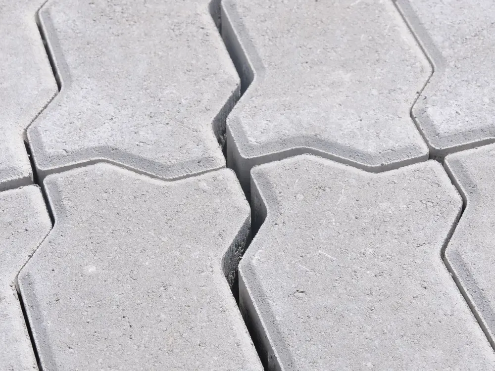 Paving block beton K-300 tersusun rapi
