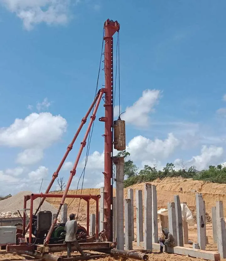 Mesin drop hammer di lokasi pemancangan